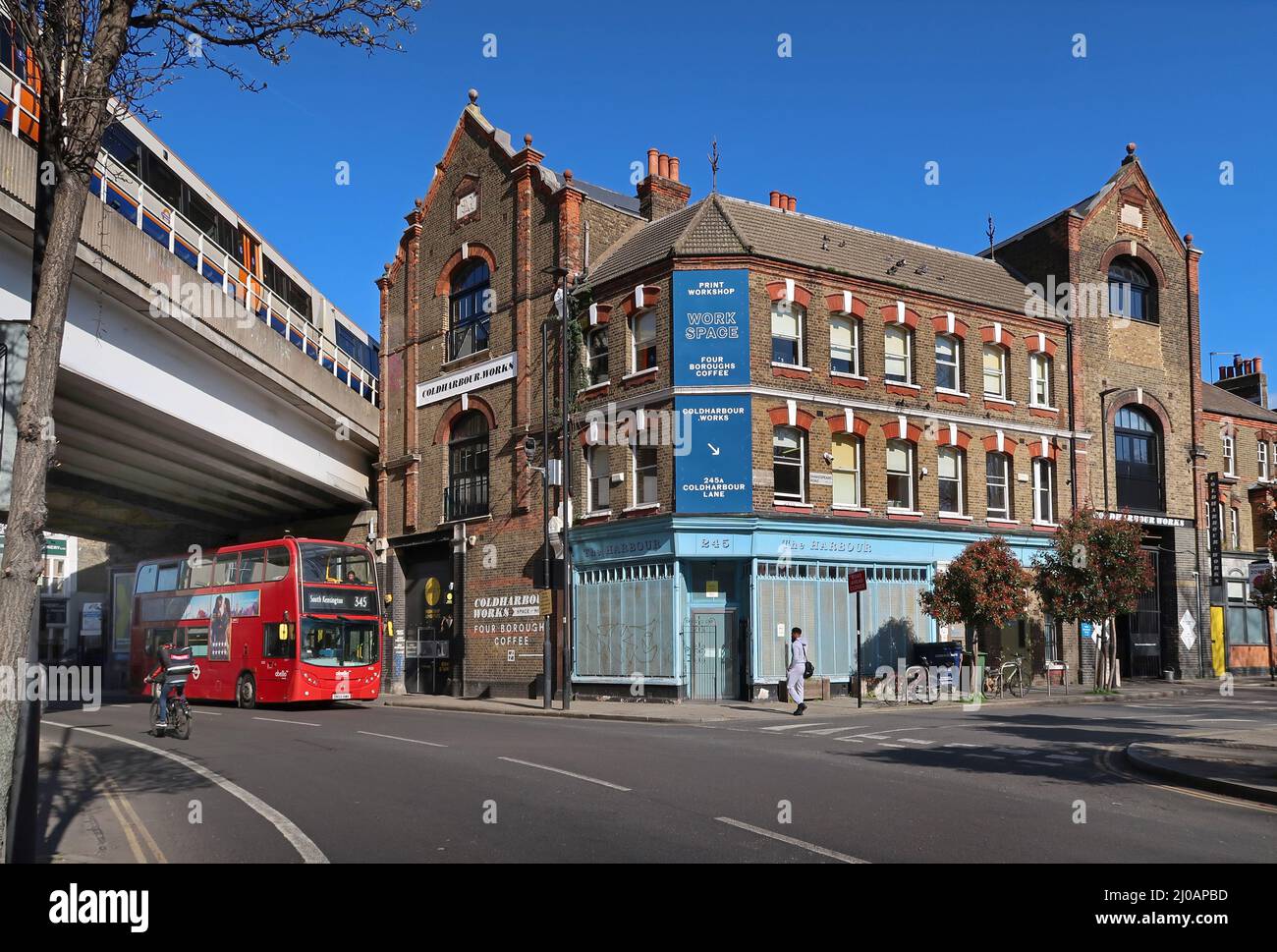 Coldharbour Works, Brixton, Großbritannien. Ein viktorianisches Lagerhaus, das in einen Arbeitsplatz und ein Geschäftszentrum für kleine Unternehmen umgewandelt wurde. Stockfoto