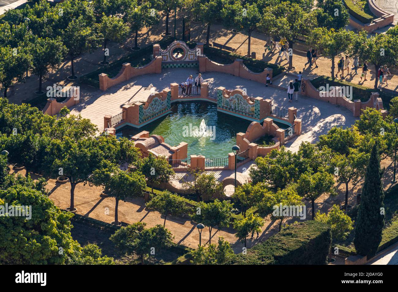 Parkanlage mit Brunnen Jardines de Pedro Luis Alonso von oben gesehen, Málaga, Andalusien, Spanien | Jardines de Pedro Luis Alonso Gärten mit Foun Stockfoto