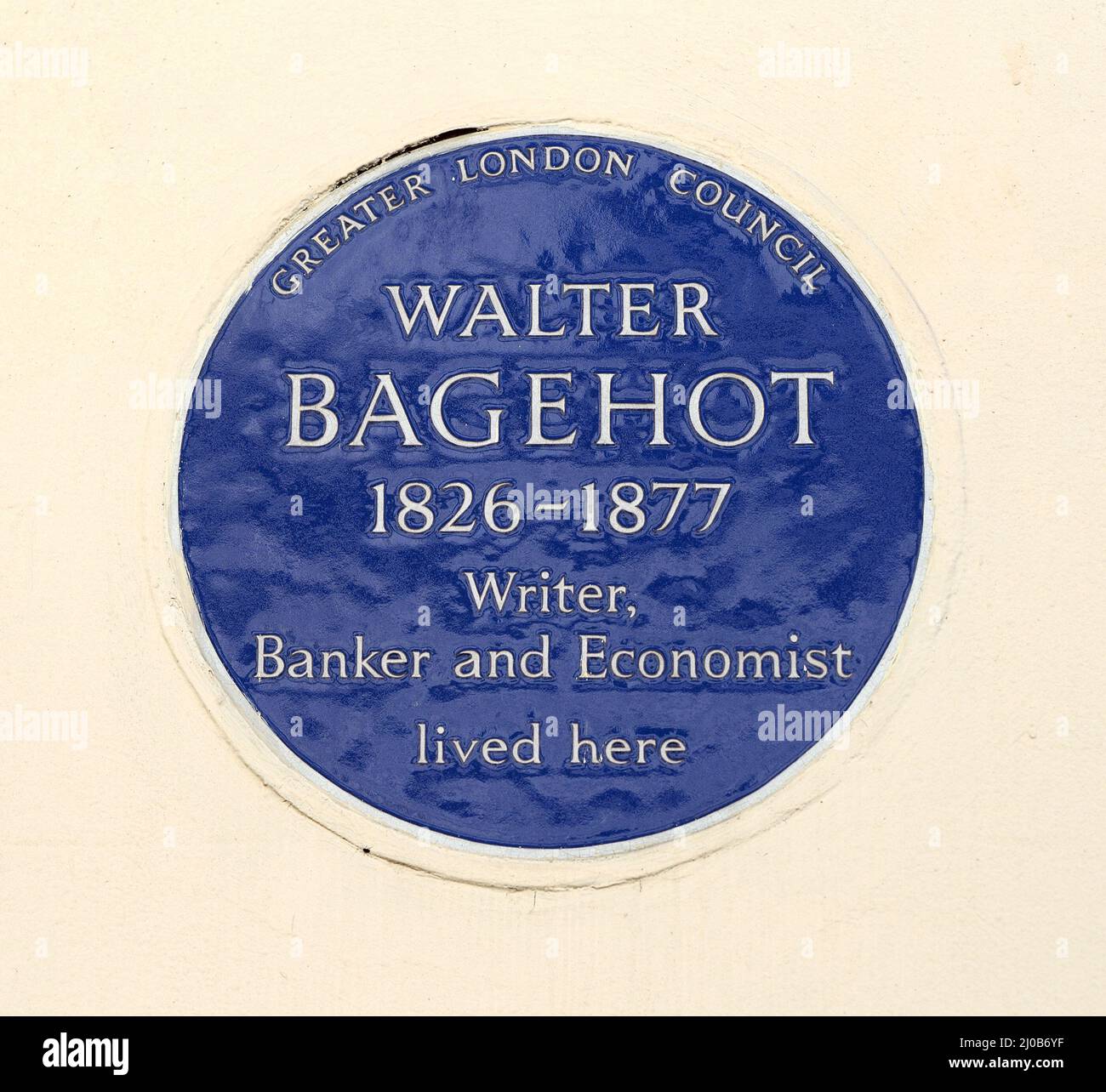 London, Großbritannien. Gedenktafel: 'Walter Bagehot 1826-1877 Schriftsteller, Bankier und Ökonom lebten hier', 12 Upper Belgrave Street, Westminster, SW1 Stockfoto
