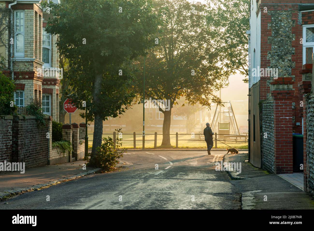 Nebliger Herbstmorgen in Southwick, West Sussex, England. Stockfoto