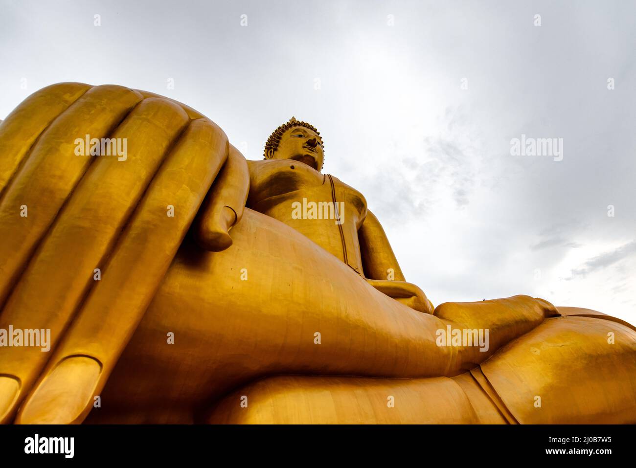 Großer Buddha von Thailand in Wat Muang, Wiset Chai Chan Stockfoto