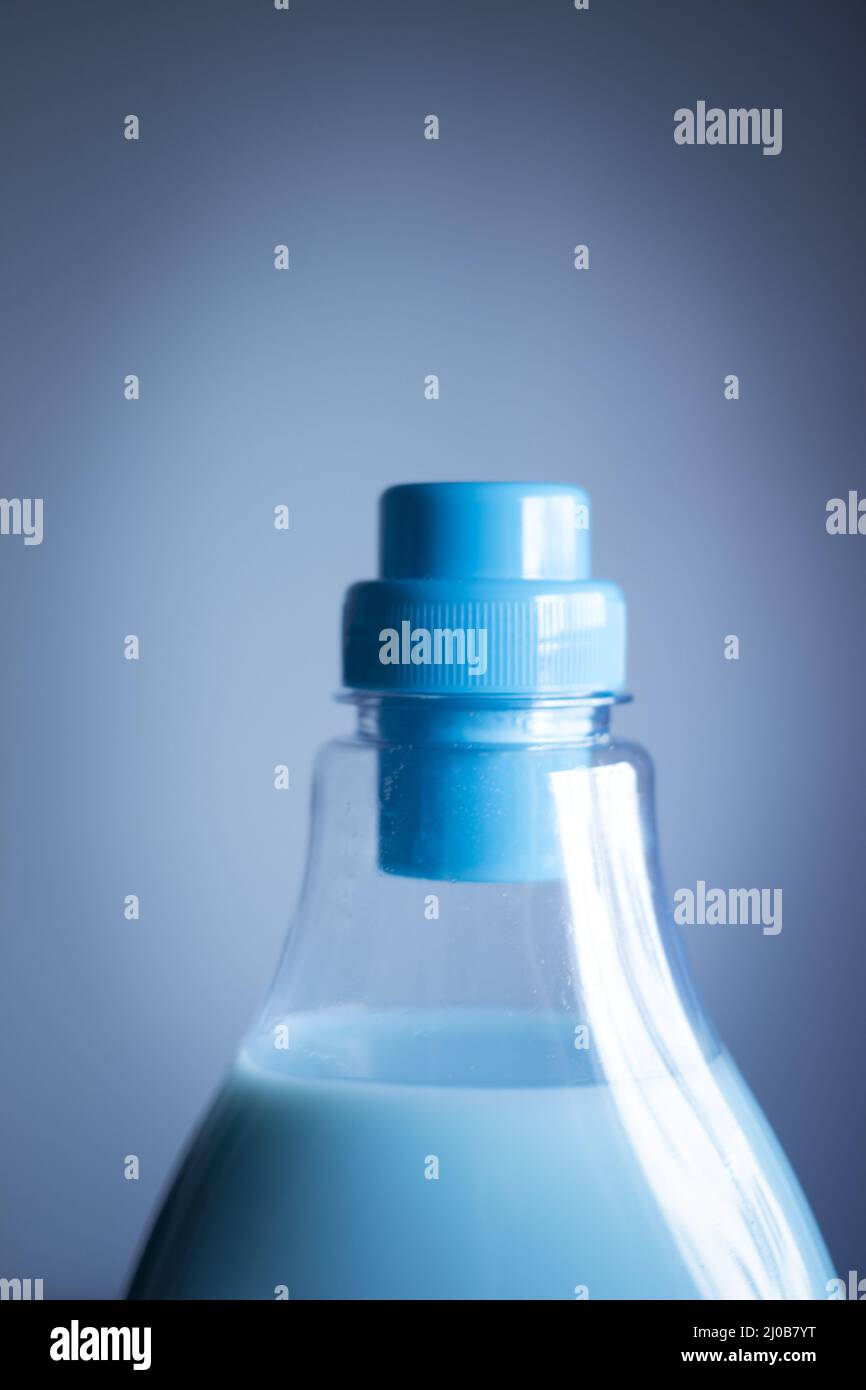Flasche Waschmittel Flüssigwaschmittel Nahaufnahme Produktpaket Schuss Studio isoliert Stockfoto