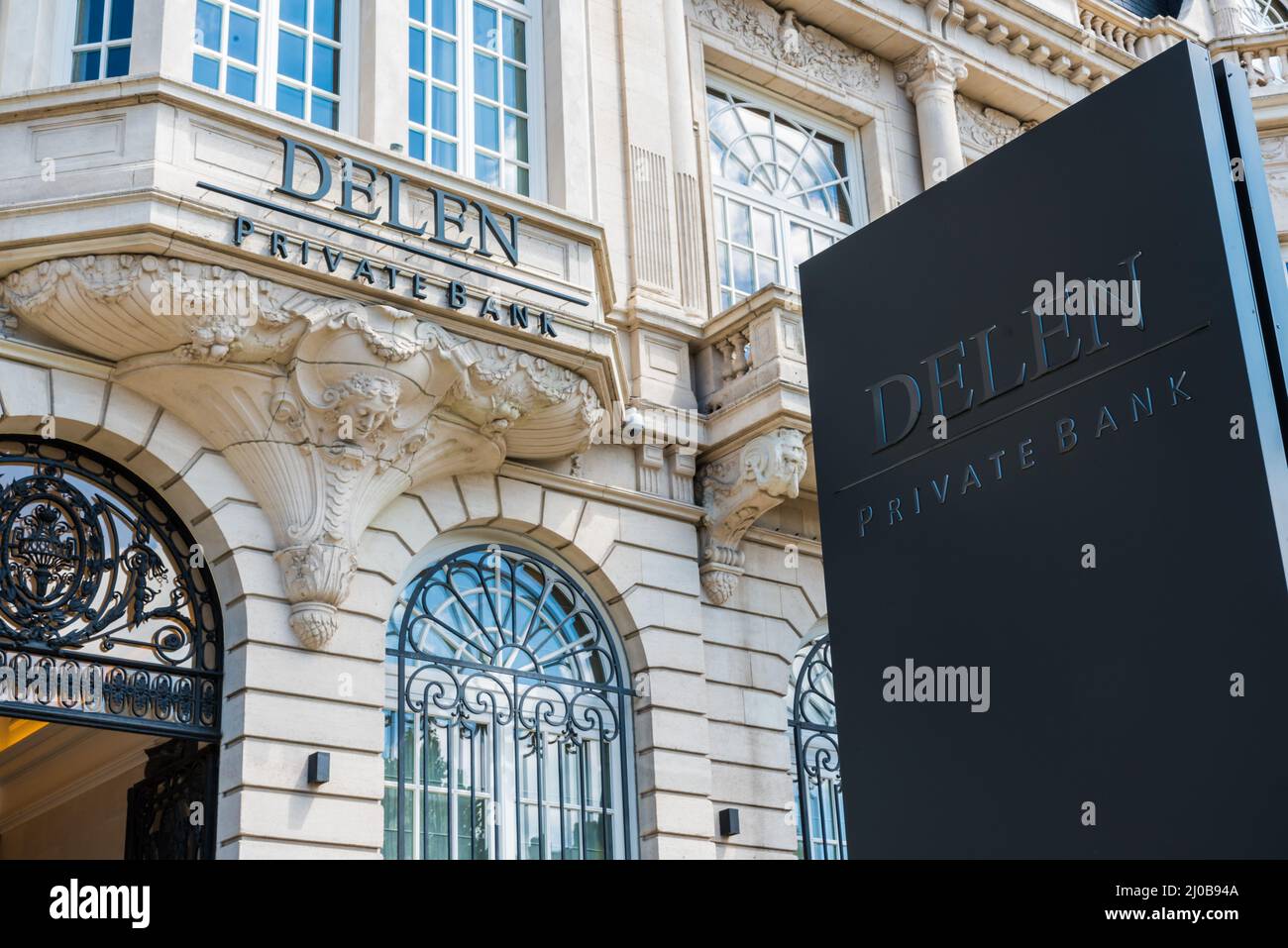 Brüssel, Belgien - 07 03 2019 - Fassade und Zeichen der Delen Private Banking Gesellschaft Stockfoto