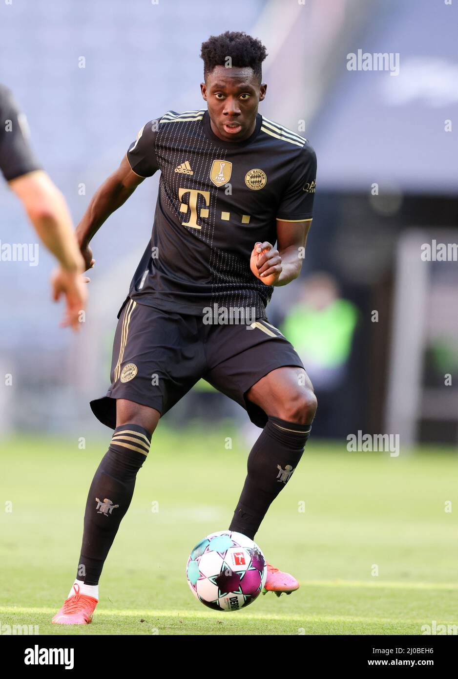 Alphonso Davies FC Bayern MŸnchen München FC Bayern München - FC Augsburg Alllianz Arena 22.5.2021 34. Spieltag Fußball Bundesliga Saison 2020 / 2021 © diebilderwelt / Alamy Stock Stockfoto