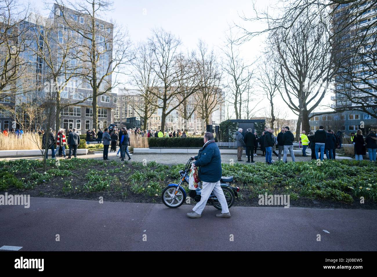 UTRECHT - Utrecht herdenkt de tramaanslag door Gokmen T. van drie jaar geleden, waarbij vier mensen overleden. De afgelopen twee herdenkingen waren kleinschalig door de coronamaatregelen. Dit jaar mag er publiek bij zijn. ANP JEROEN JUMELET Stockfoto