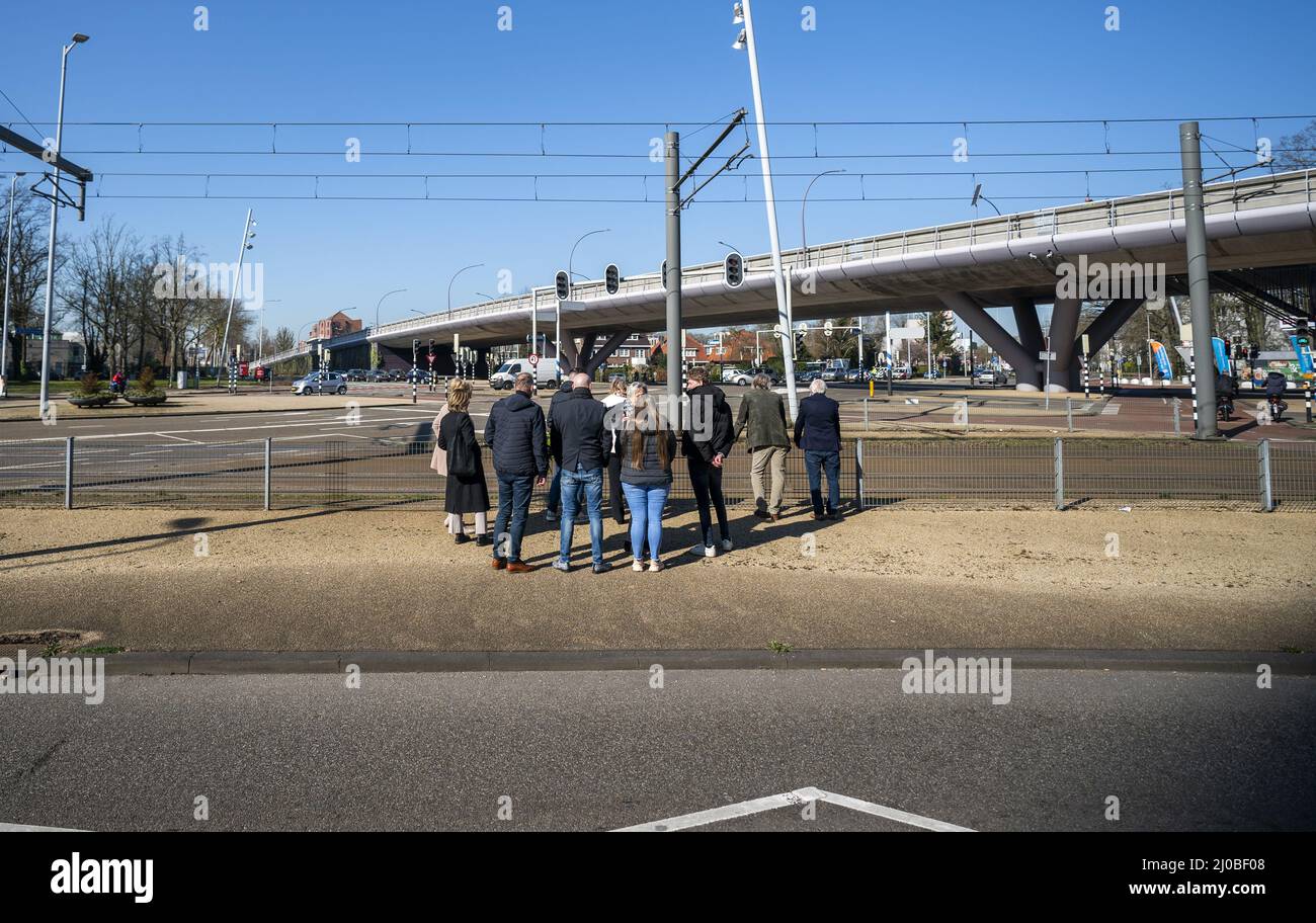 UTRECHT - Utrecht herdenkt de tramaanslag door Gokmen T. van drie jaar geleden, waarbij vier mensen overleden. De afgelopen twee herdenkingen waren kleinschalig door de coronamaatregelen. Dit jaar mag er publiek bij zijn. ANP JEROEN JUMELET Stockfoto