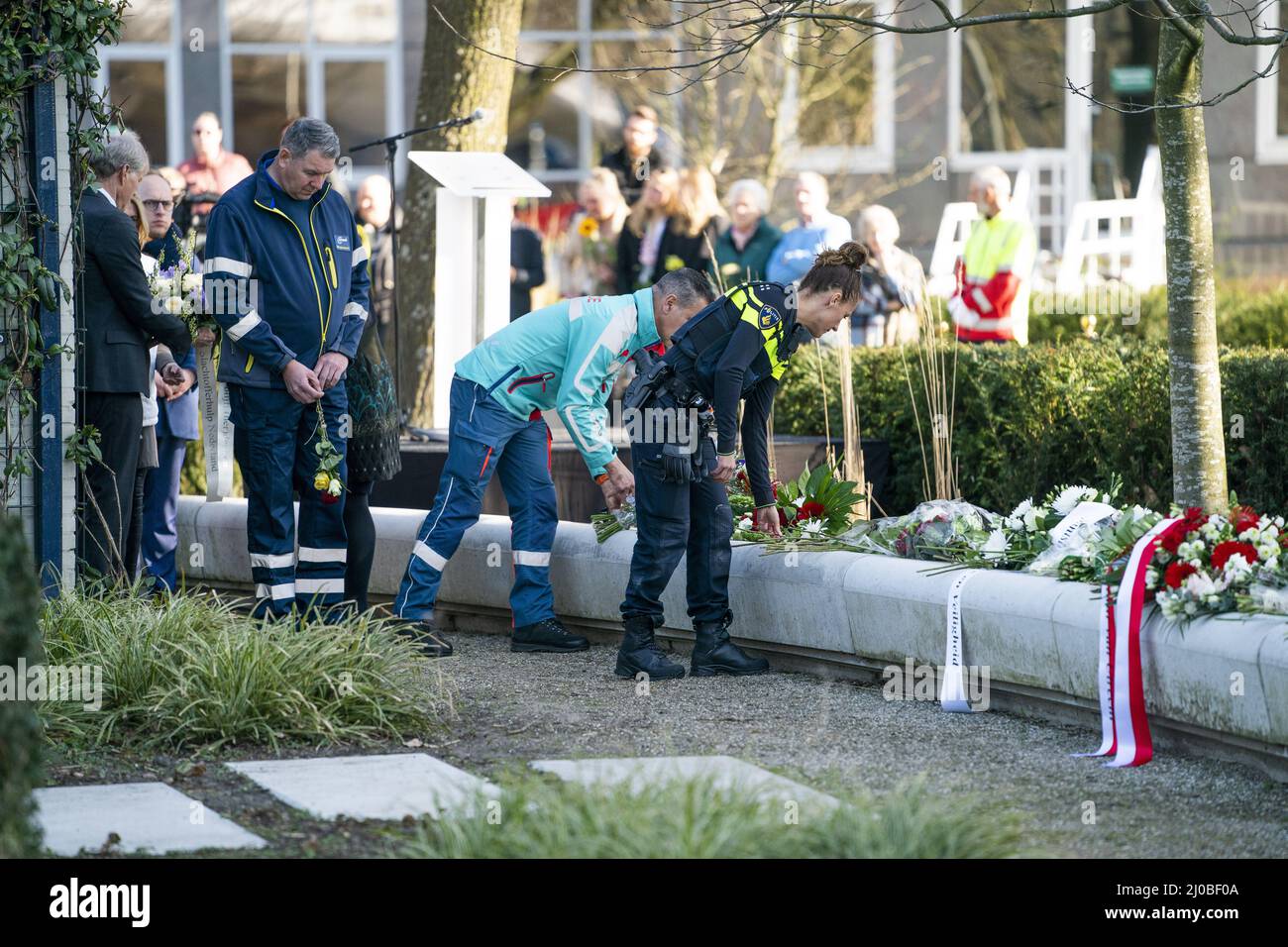 UTRECHT - Utrecht herdenkt de tramaanslag door Gokmen T. van drie jaar geleden, waarbij vier mensen overleden. De afgelopen twee herdenkingen waren kleinschalig door de coronamaatregelen. Dit jaar mag er publiek bij zijn. ANP JEROEN JUMELET Stockfoto
