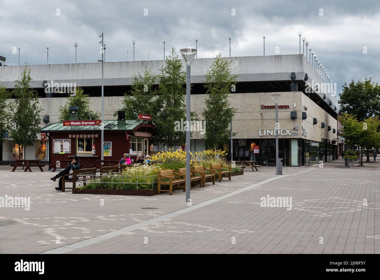 Bollnas City, Gavleborg County - Schweden - 08 04 2019: Blick über den Hauptplatz der Stadt Stockfoto