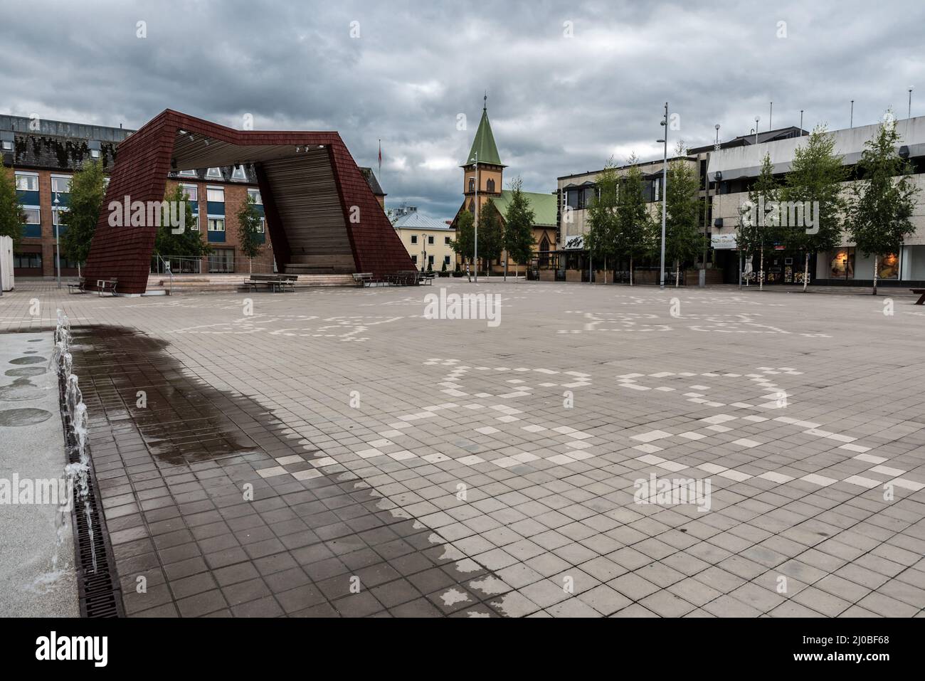 Bollnas City, Gavleborg County - Schweden - 08 04 2019: Blick über den Hauptplatz der Stadt Stockfoto