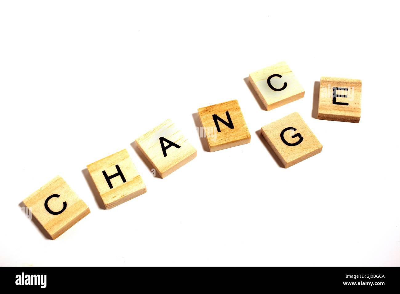 Veränderung und Zufall - Wort abstrakt in Holzbuchstaben isoliert auf weißem Hintergrund Stockfoto