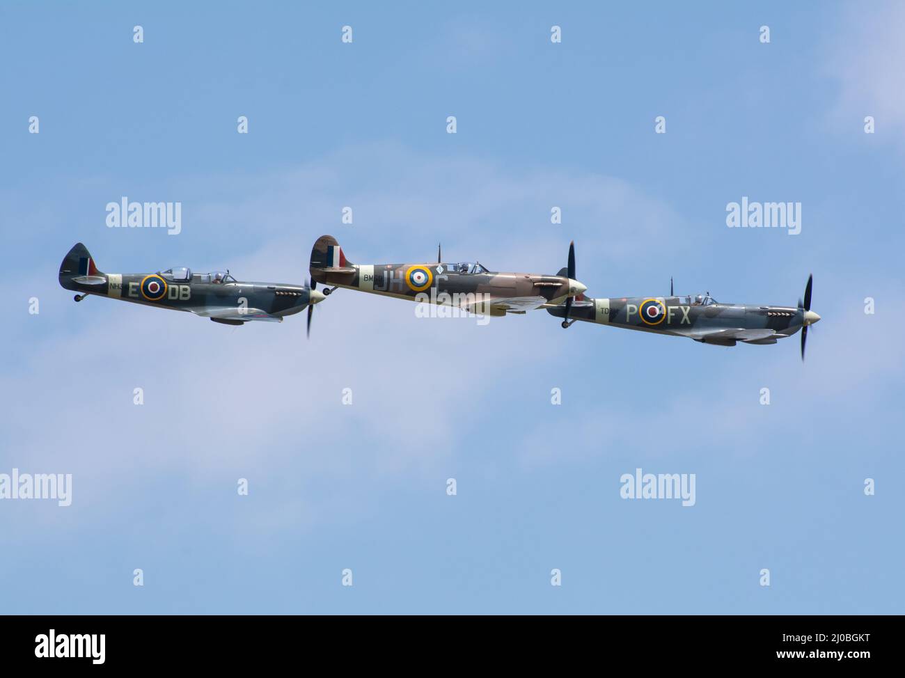 Headcorn, Kent Großbritannien - Juli 1. 2018 Eine Formation von drei spitfire WW2 Kampfflugzeugen fliegt in einer Airshow über Kent. Stockfoto