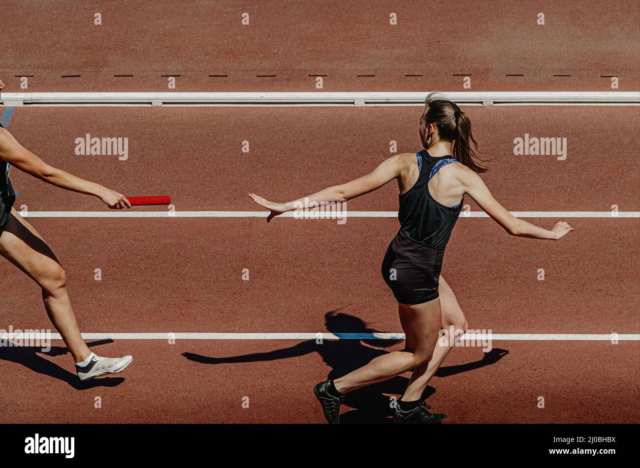 Staffellauf weibliche Athleten Läuferinnen Leichtathletik-Wettbewerb Stockfoto