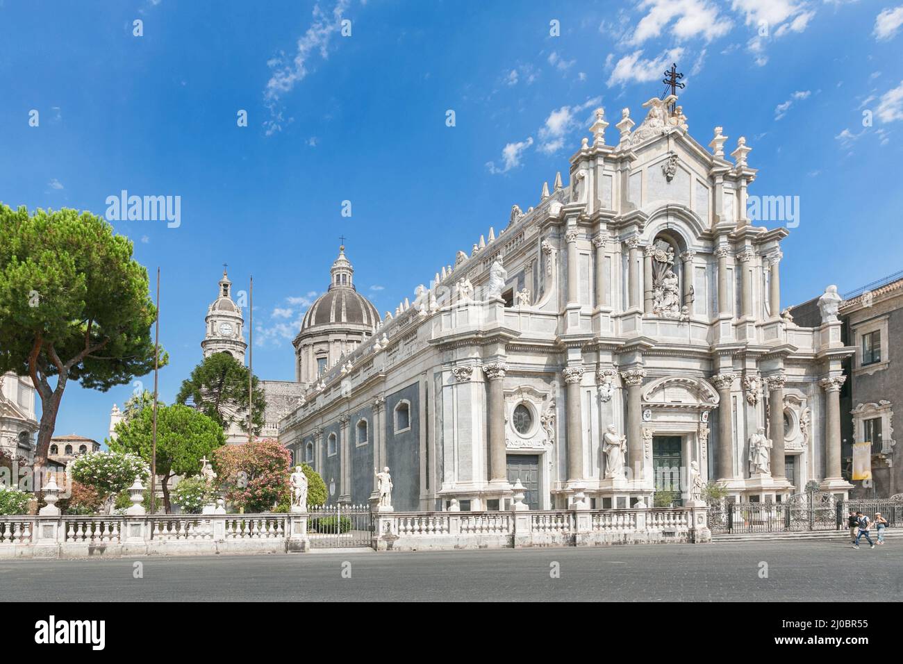 Piazza del Duomo in Catania mit der Kathedrale Santa Agatha in Catania auf Sizilien, Italien Stockfoto