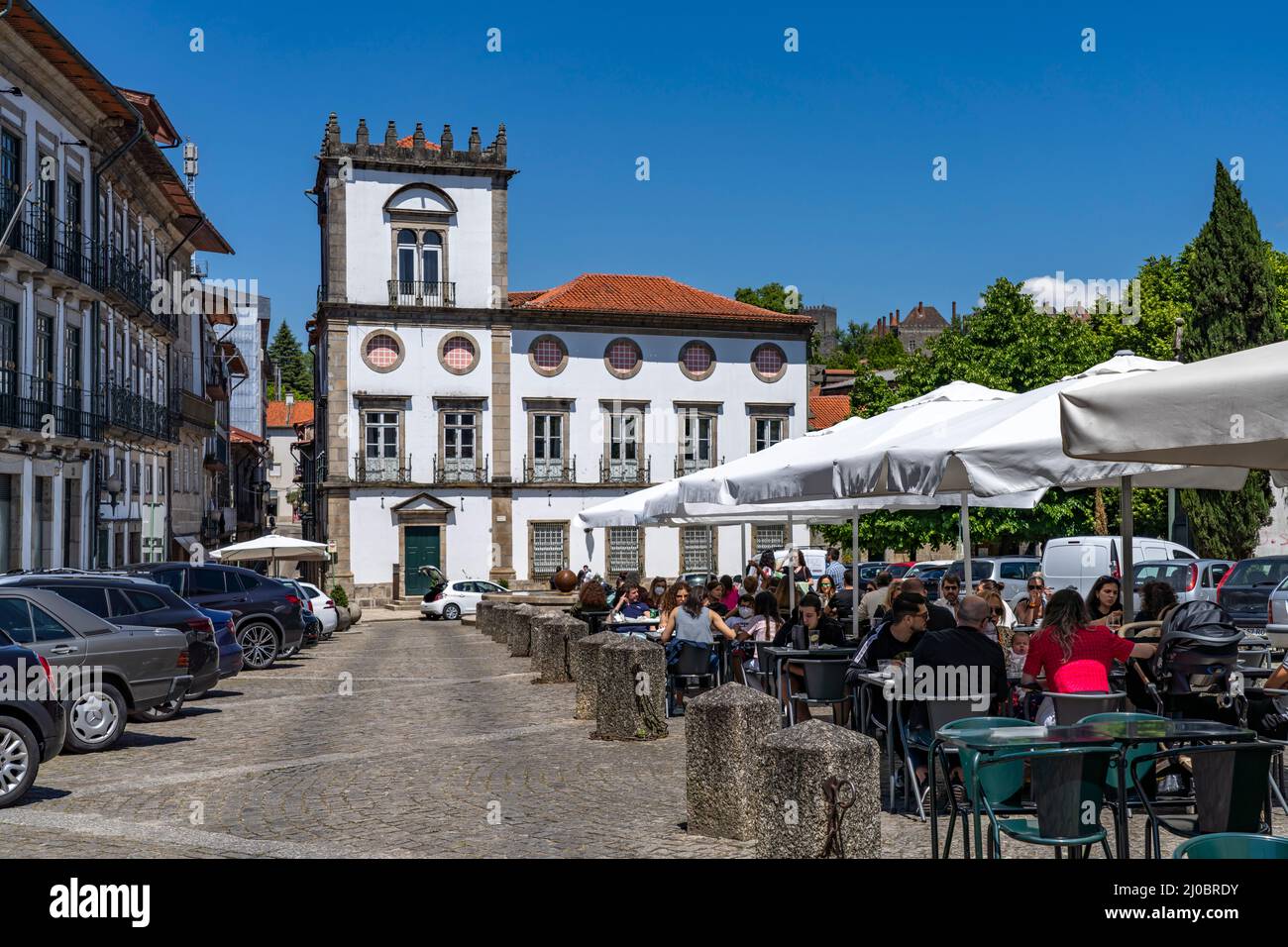 Restaurants auf dem Platz Largo João Franco, Guimaraes, Portugal, Europa | Restaurants auf dem Largo João Franco Platz, Guimaraes, Portugal, Europa Stockfoto