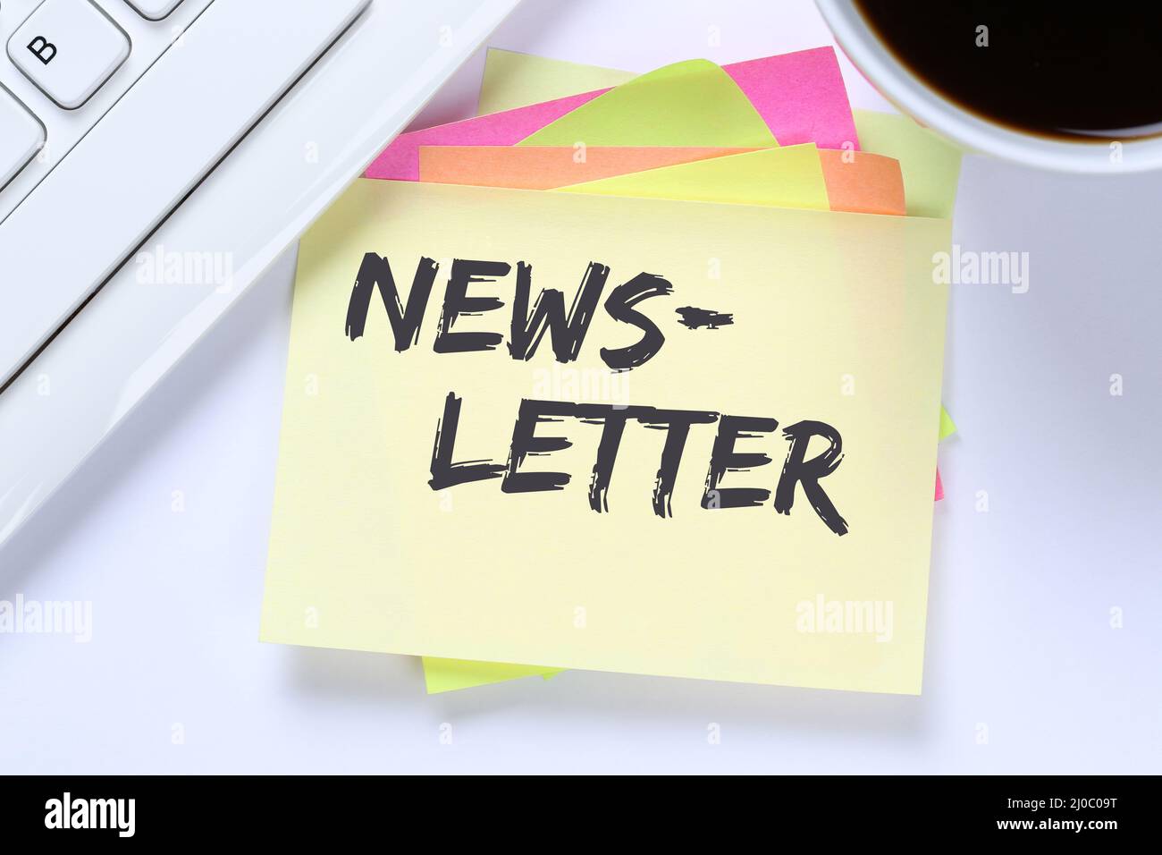 Newsletterbestellung im Internet für Business Concept Marketing Kampagnen Desk Stockfoto