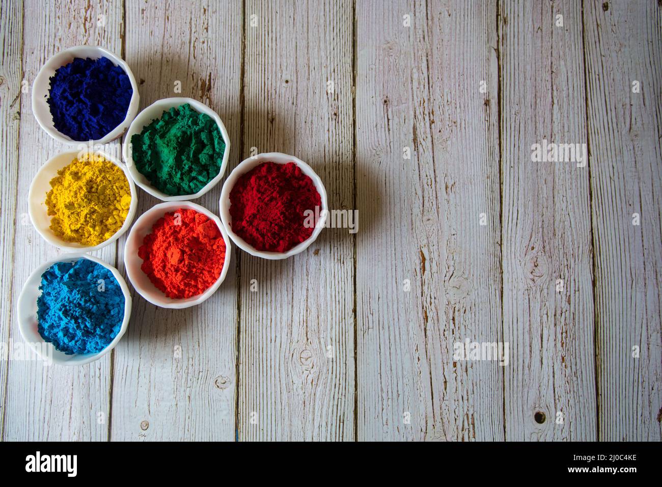 Gulal oder holi Festival Farben auf einem Hintergrund. Stockfoto