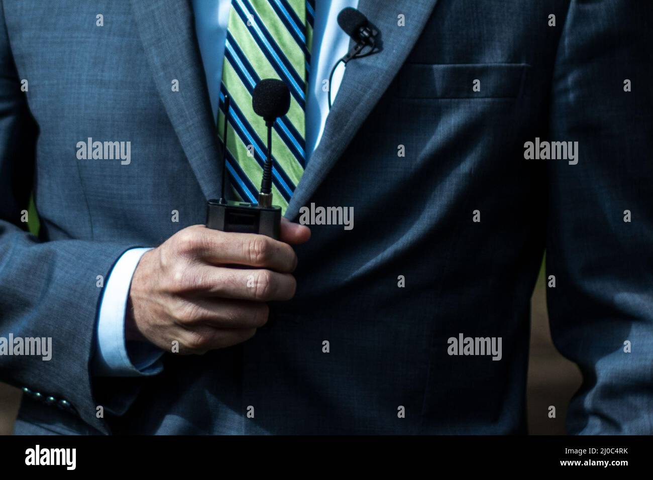 James Gallagher, Minderheitsführer der State Assembly (R-Yuba City), antwortet auf den Vorschlag der State Assembly Democrats für einen Gasrabatt von $400 am Donnerstag, den 17. März 2022, im kalifornischen Kapitol in Sacramento, Kalifornien. (Foto von Rahul Lal/Sipa USA) Stockfoto