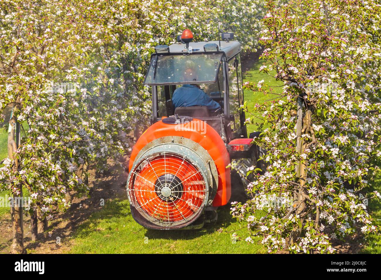 Traktorsprinkler -Fotos und -Bildmaterial in hoher Auflösung – Alamy