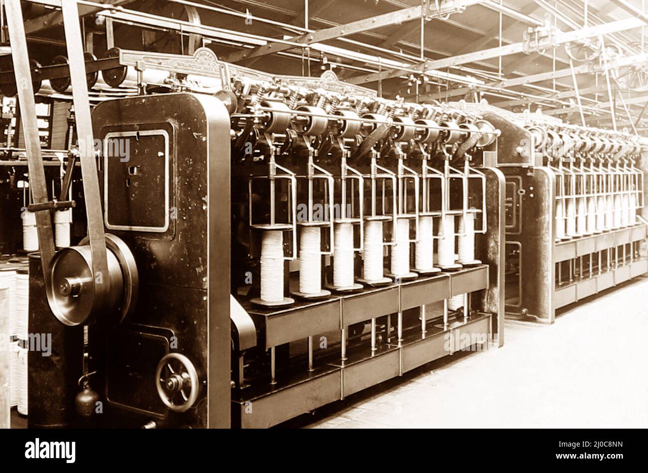 Kegelzeichnen-Maschinen in einer Wollmühle in Bradford, Yorkshire, spätviktorianische Periode Stockfoto