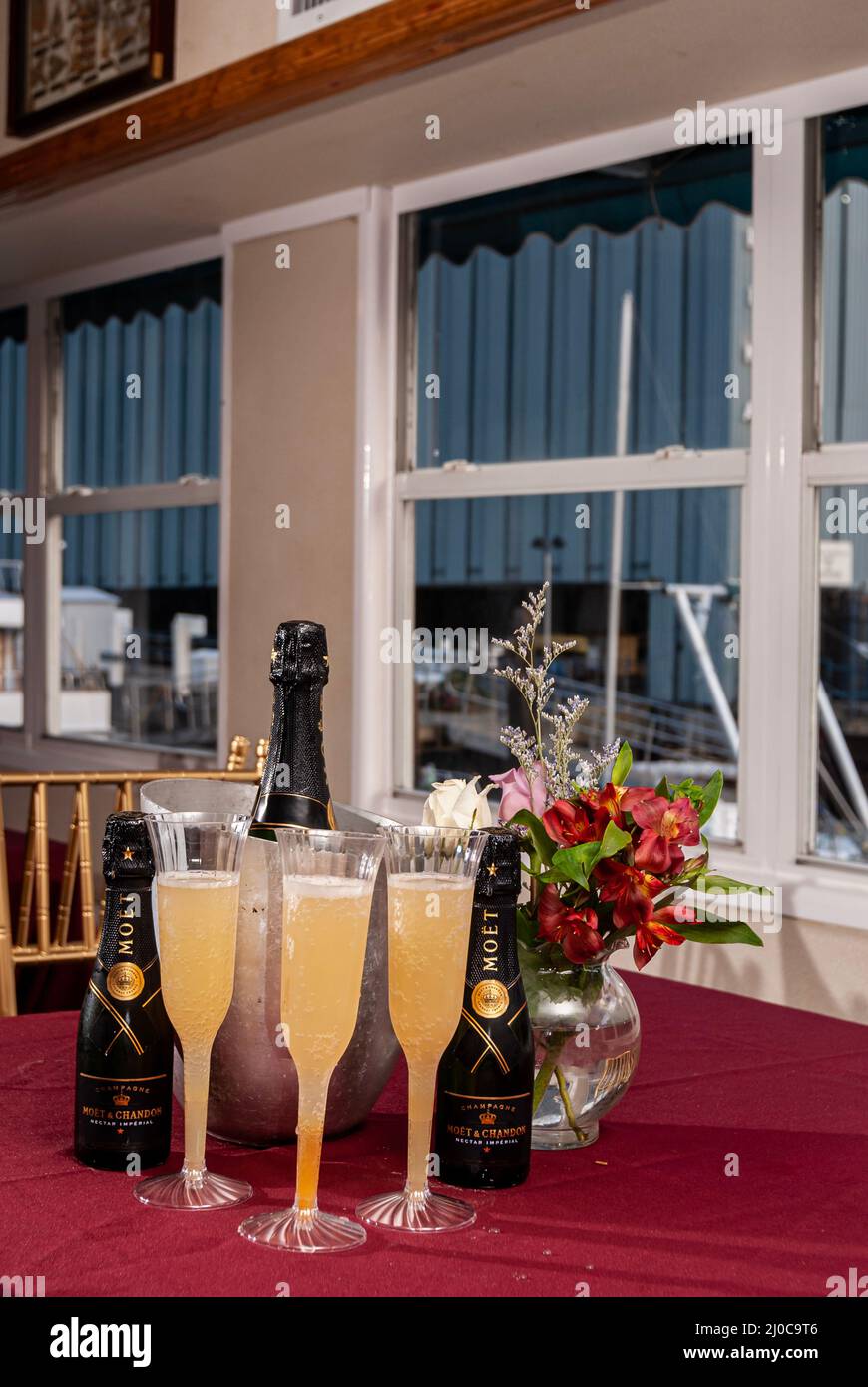 Die Paddle Wheel Queen ist ein erneuertes, von der Küstenwache zertifiziertes Charterboot an der Skyport Marina am East River, NYC Stockfoto