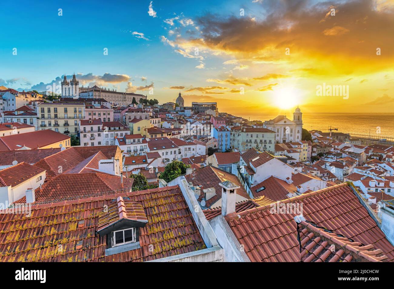 Lissabon Portugal sunrise city Skyline in Lissabon Alfama Stockfoto