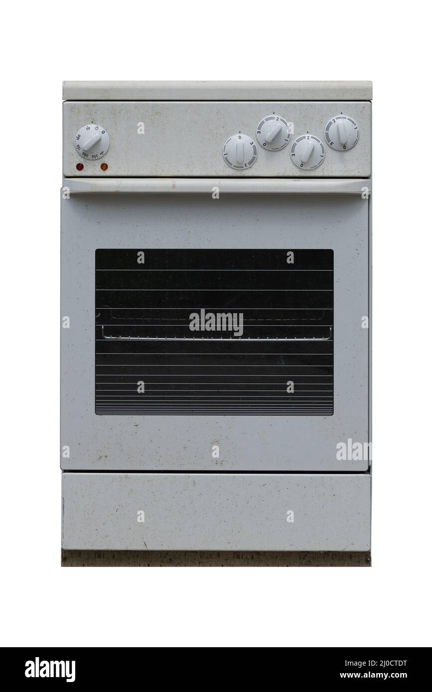Vorderansicht eines alten, schmutzigen, verfleckten Elektroofens, eines auf weißem Hintergrund isolierten Ofens Stockfoto