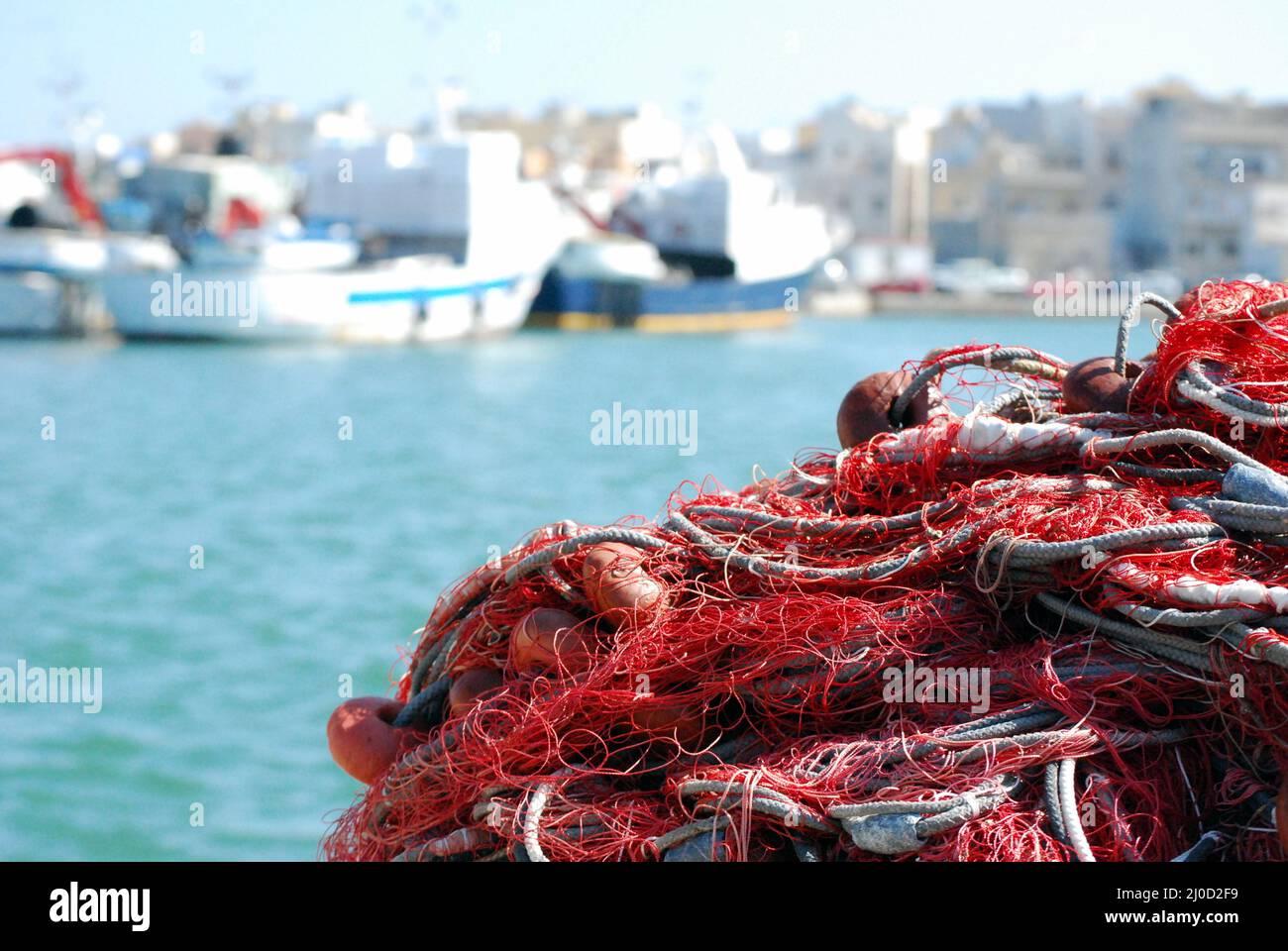 Fischernetze am Hafen Stockfoto