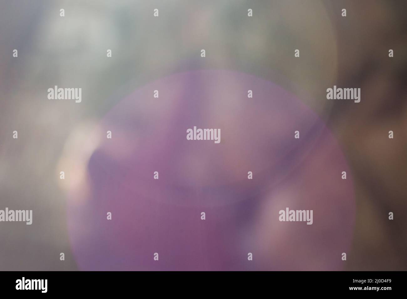 Abstrakter Hintergrund von dunklen, weichen Lichtreflexionen gepaart mit einem venn-Diagramm Stockfoto