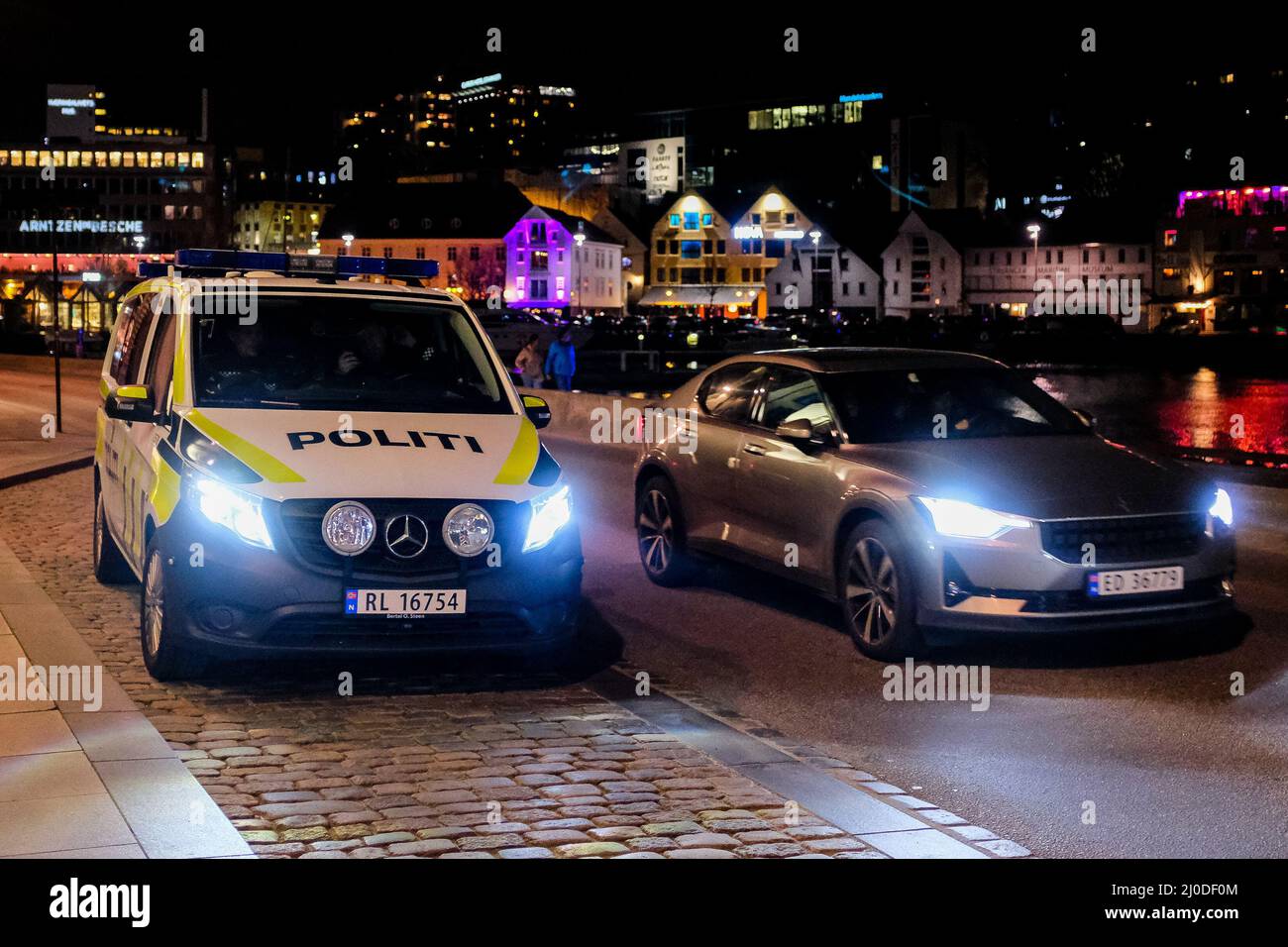 Ein Transporter der norwegischen Polizei auf der Straße von Stavanger. Stockfoto