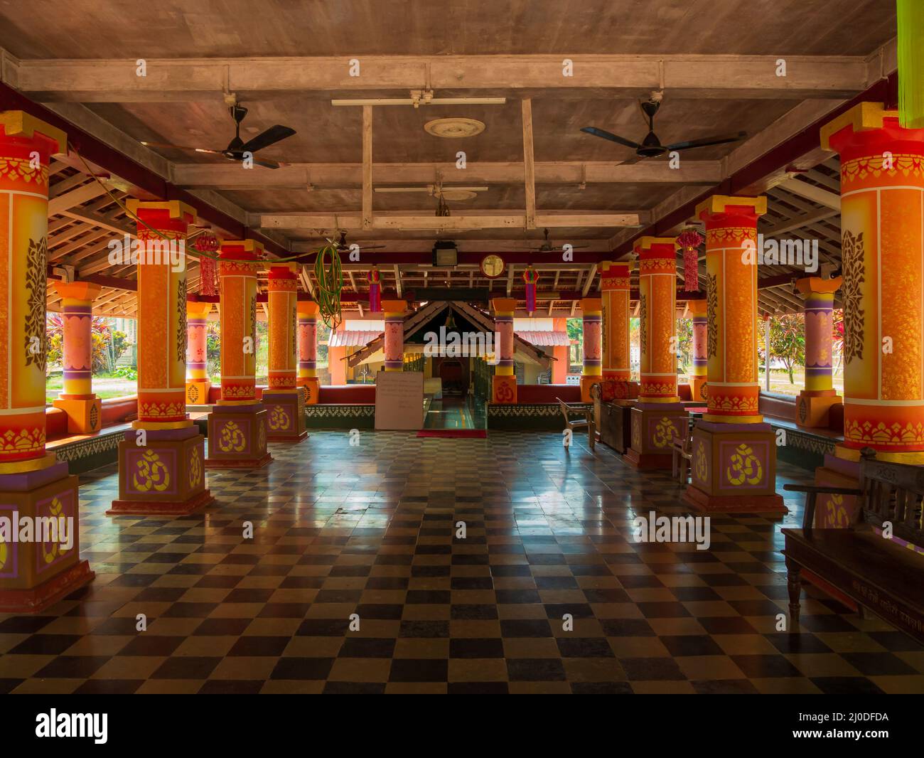 Malvan, INDIEN - December 19, 2021 : schöne Innenräume von alten hindu-Tempeln in Konkan, Küstenseite von Maharashtra Stockfoto