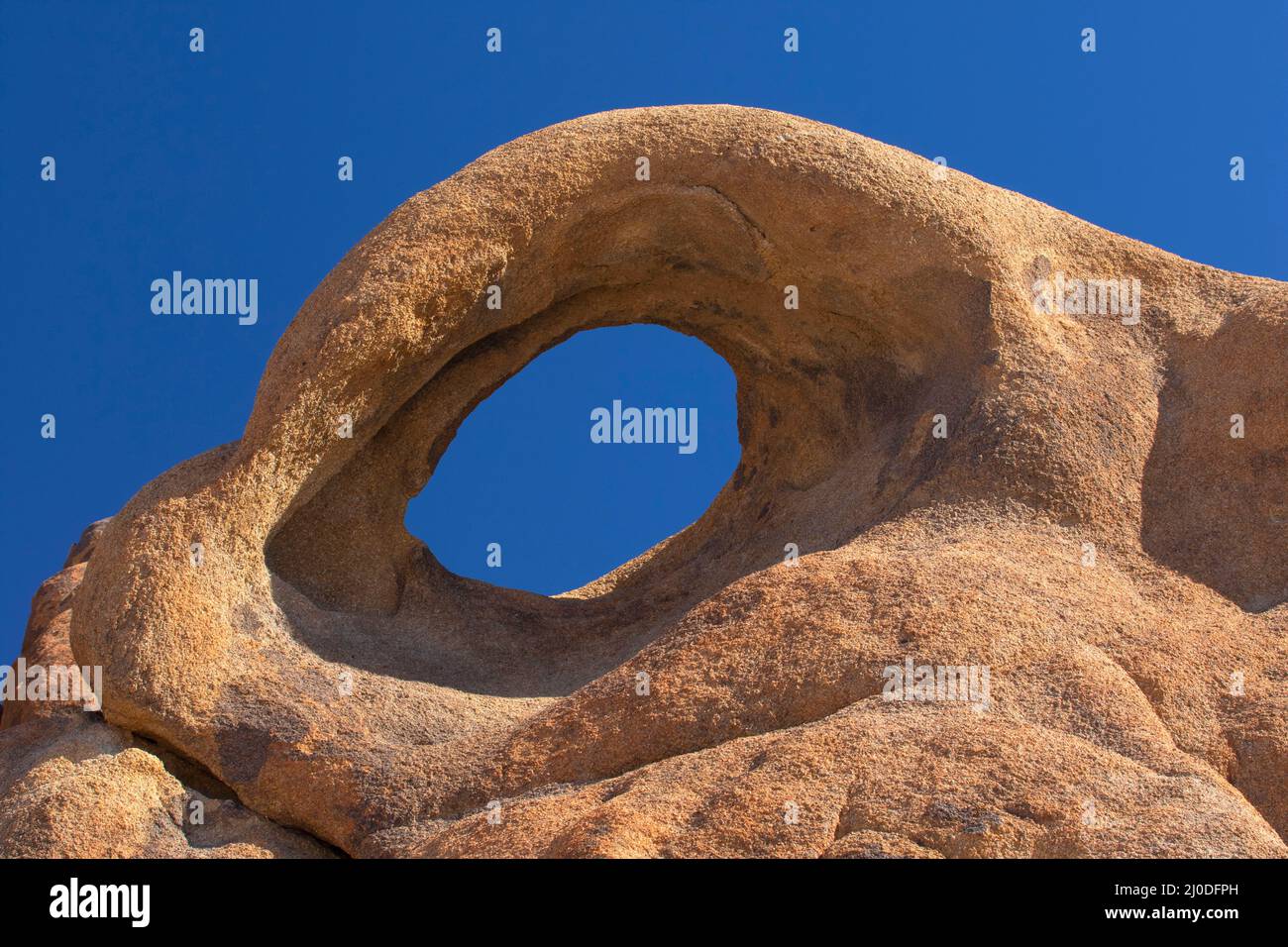 Eye of Alabama Arch, Alabama Hills Recreation Area, Bishop District Bureau of Land Management, Kalifornien Stockfoto