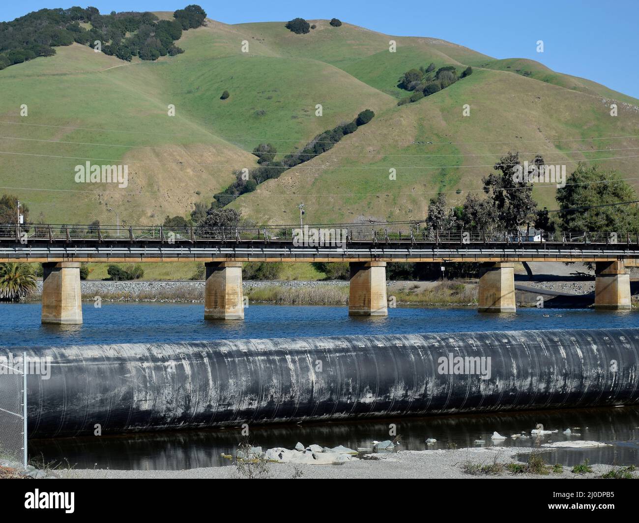 Kofferdam am Alameda Creek, Freemont, Kalifornien Stockfoto