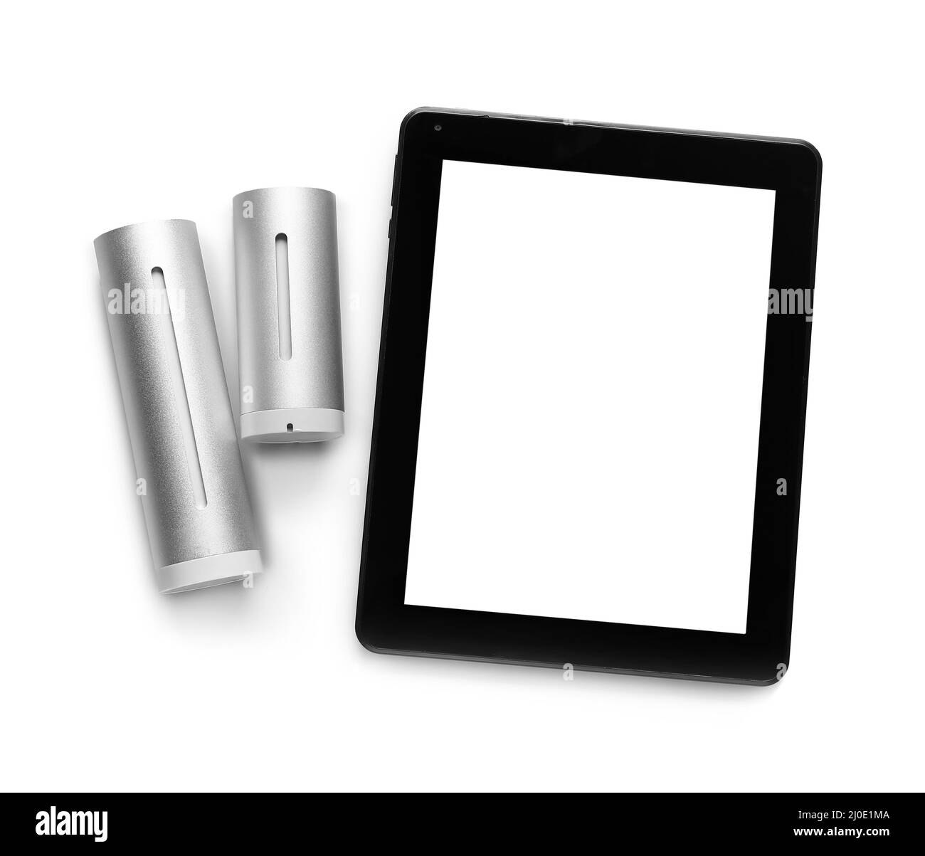 Digitale Wetterstation und Tablet-Computer auf weißem Hintergrund Stockfoto