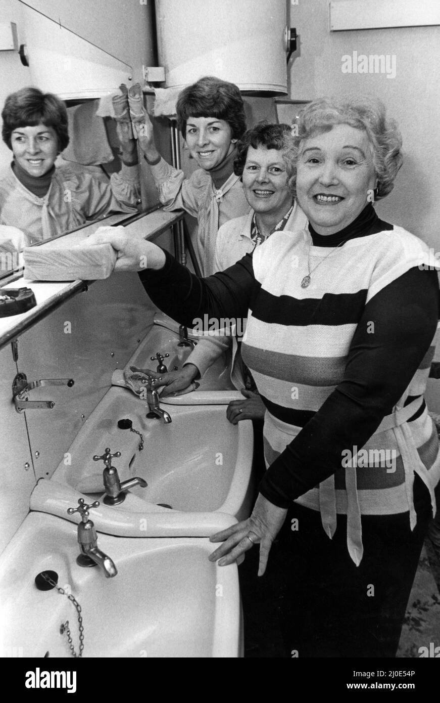 Frau Margaret Betteney, leitende Anwärterin auf der Chester-le-Street-Toilette mit den Anwärtern Jean Pearson und Ivy Harboard. Die harte Arbeit und Hingabe der Damen wurde in einem Brief an die Chronik von einem ihrer jüngsten Besucher anerkannt. 5.. Oktober 1978. Stockfoto