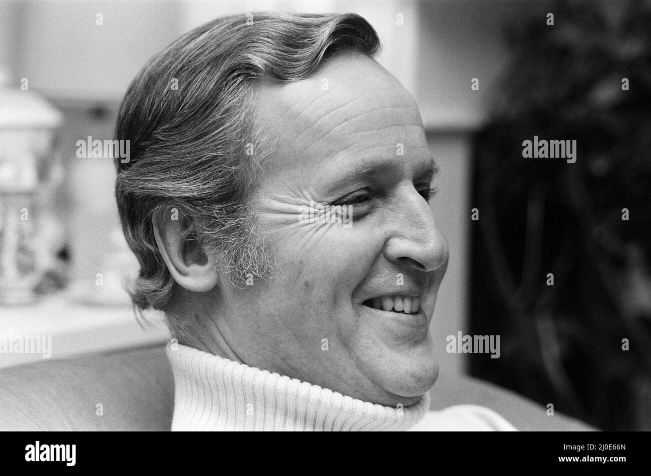 Fernsehpersönlichkeit Nichola Parsons im Bild in seinem Hampstead Cottage. 19.. Dezember 1978. Stockfoto