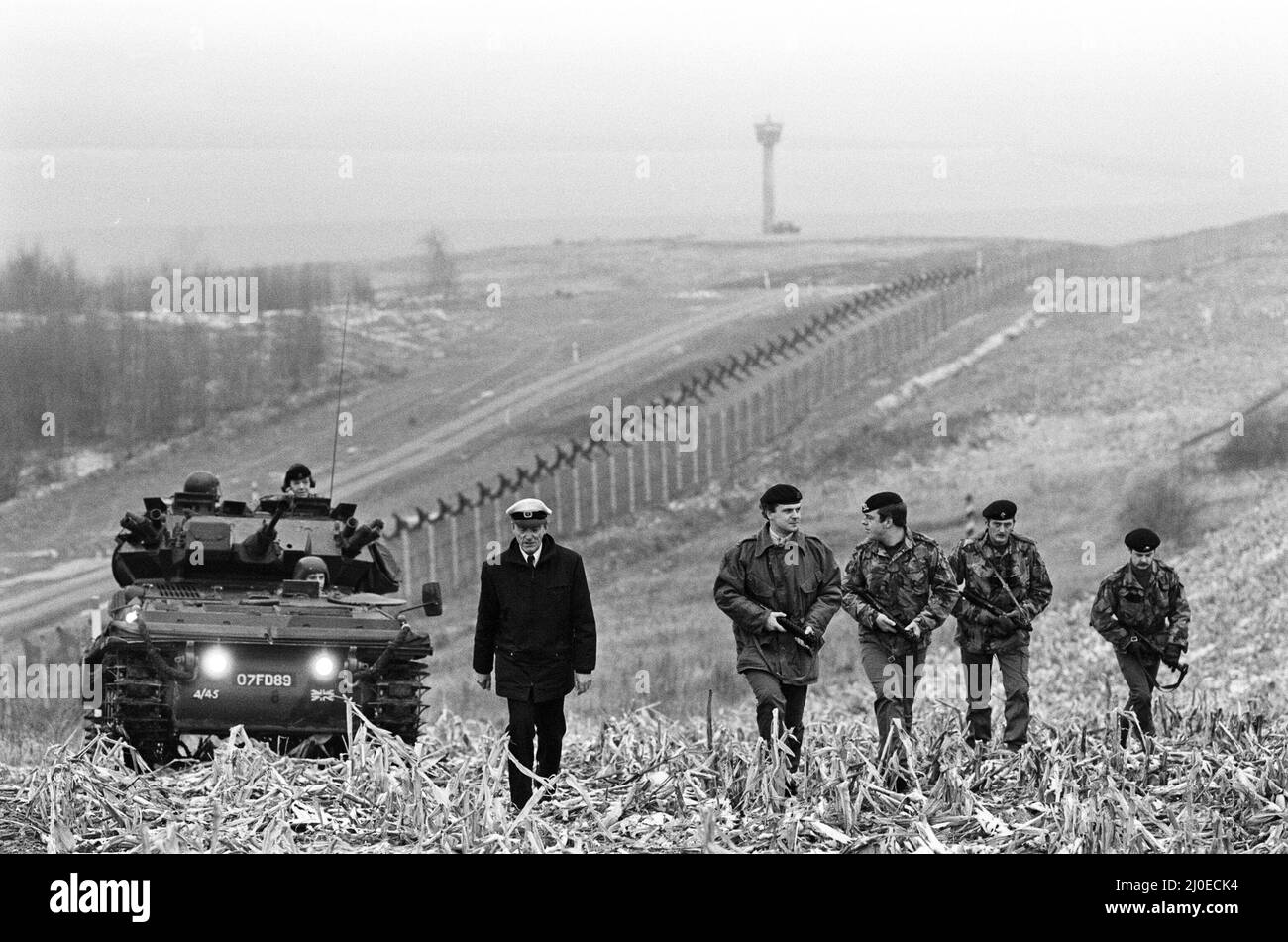 Britische Truppen patrouillieren an der Berliner Mauer zwischen Ost- und Westdeutschland. 13.. Dezember 1979. Stockfoto
