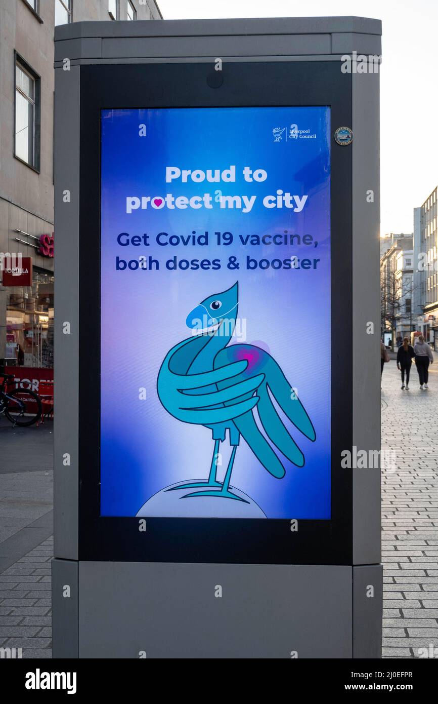 Mitteilung des Stadtrats von Liverpool, um Menschen zu ermutigen, sich gegen Covid 19 impfen zu lassen Stockfoto