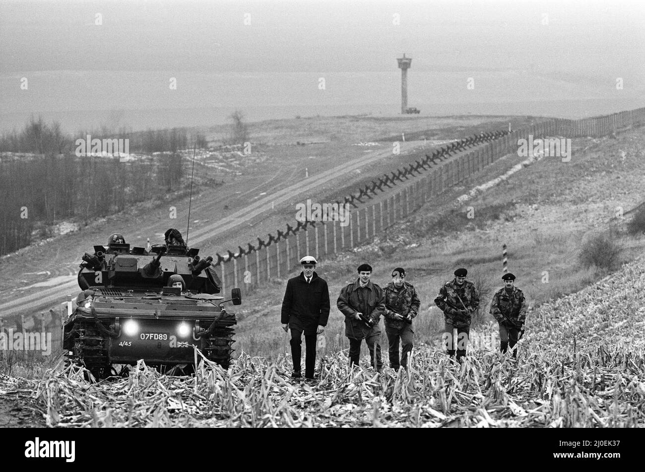 Britische Truppen patrouillieren an der Berliner Mauer zwischen Ost- und Westdeutschland. 13.. Dezember 1979. Stockfoto