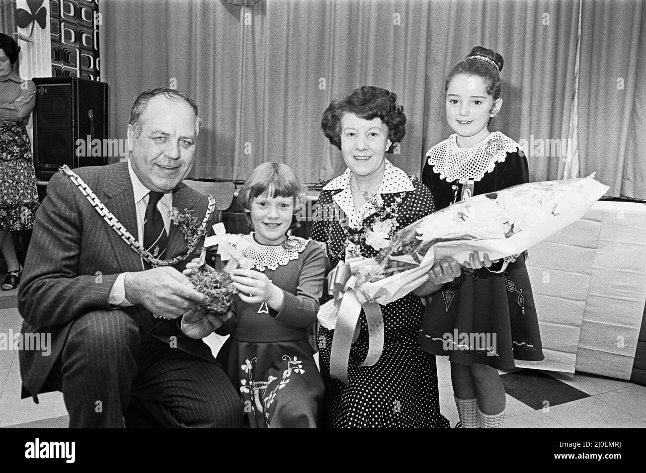 St. Patrick's Day in Teesside, die Stute mit dem Gewinner des irischen Volkstanzwettbewerbs.17.. März 1980 Stockfoto