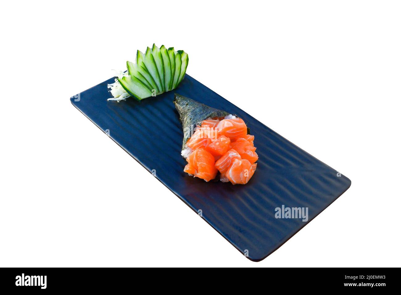 Lachsfarbene Sashimi-Temaki-Rolle. Japanisches Meeresessen Stockfoto