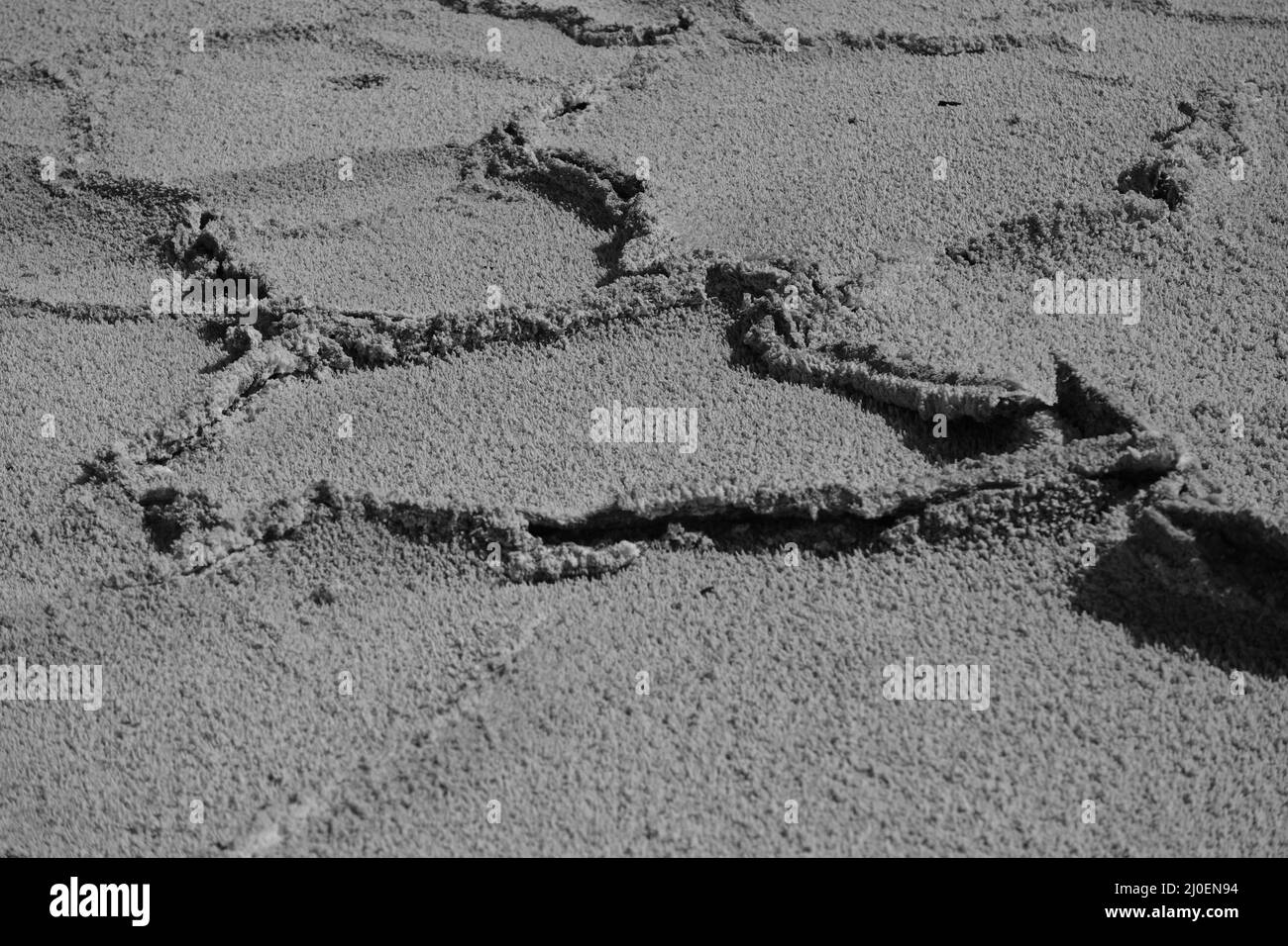 Schwarz und weiß von Salte Boden von getrockneten Teich Stockfoto