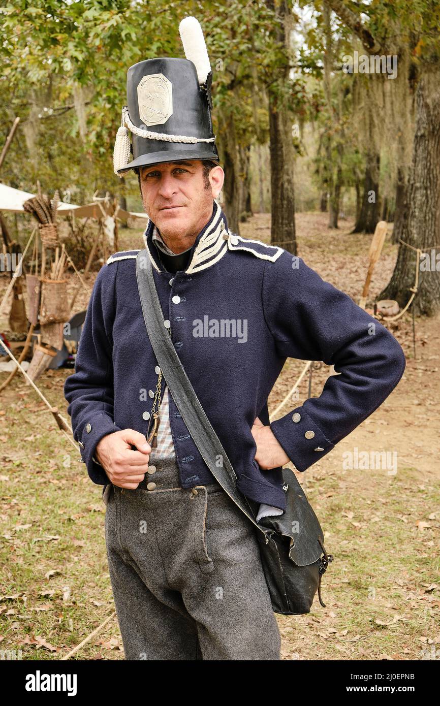 Nachstellung eines französischen Soldaten-Schauspielers aus dem 17. Jahrhundert in Fort Toulouse, Wetumpka Alabama, USA. Stockfoto