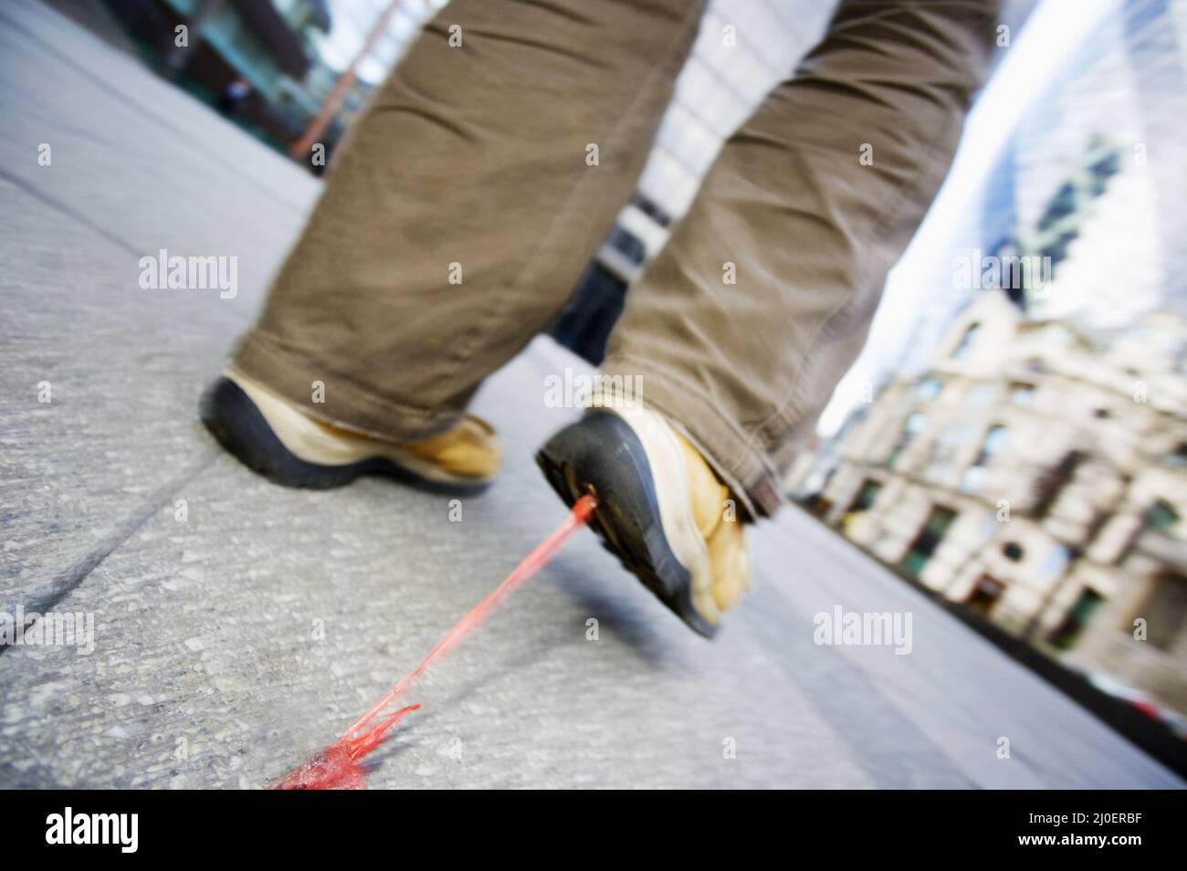 Kaugummi klebte an einem Schuh Stockfoto