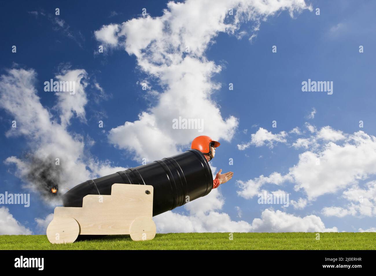 Ein menschlicher Kanonenkugel, der betet, bereit zum Abheben. Stockfoto