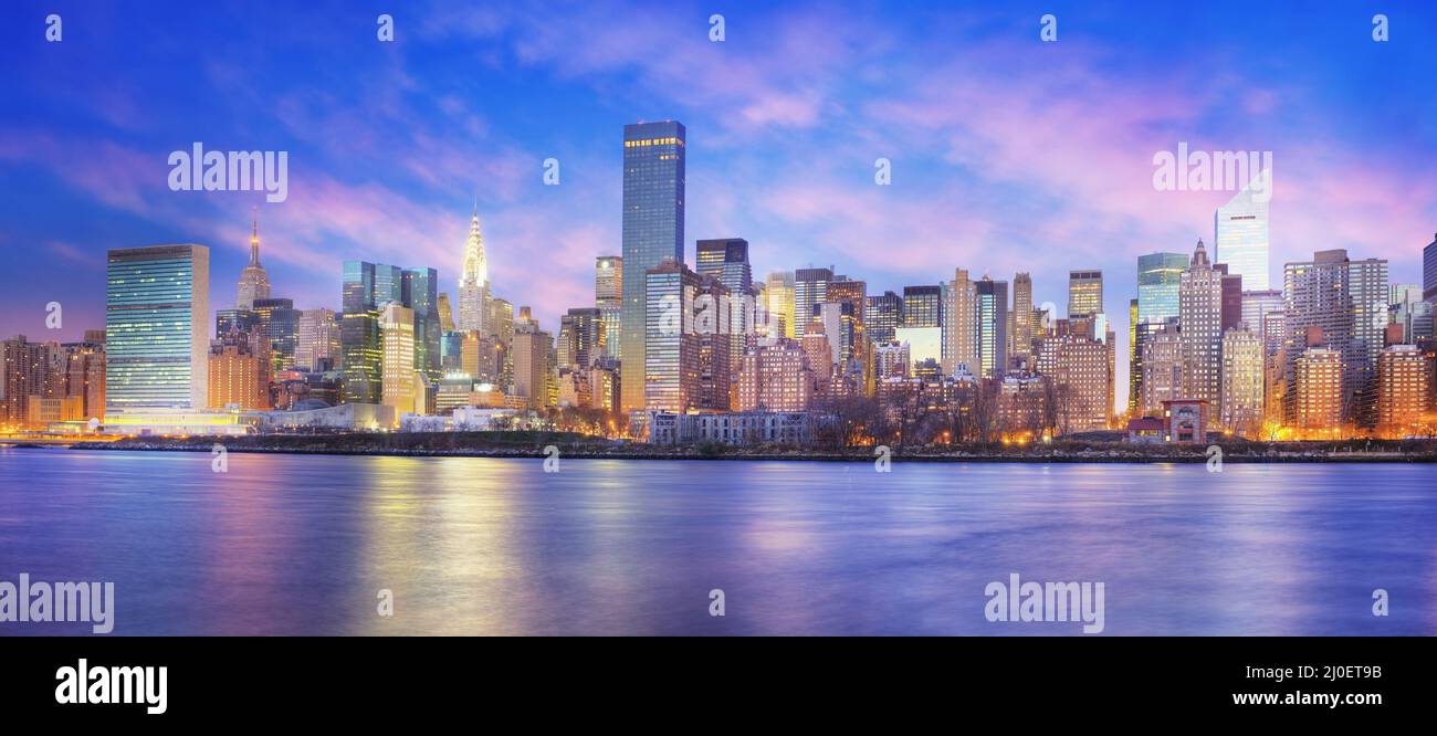 Panoramablick auf Midtown East New York bei Sonnenaufgang Stockfoto