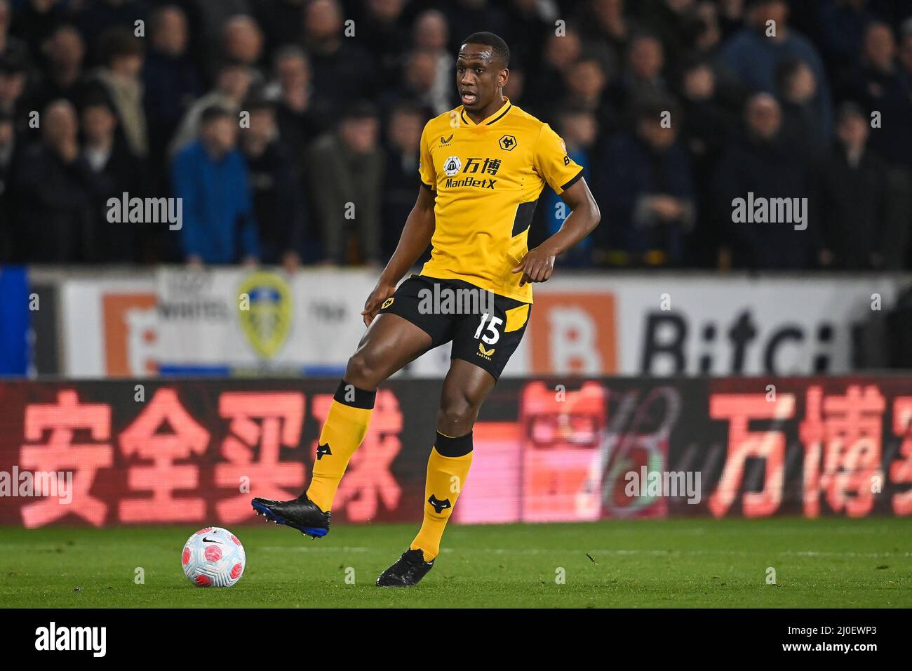 Wolverhampton, Großbritannien. 18. März 2022. Willy Boly #15 von Wolverhampton Wanderers während des Spiels in, am 3/18/2022. Quelle: SIPA USA/Alamy Live News Stockfoto