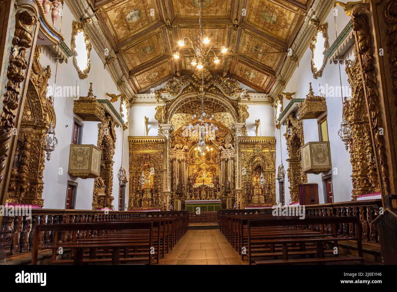 Innenraum der historischen Kirche mit barocker Architektur Stockfoto