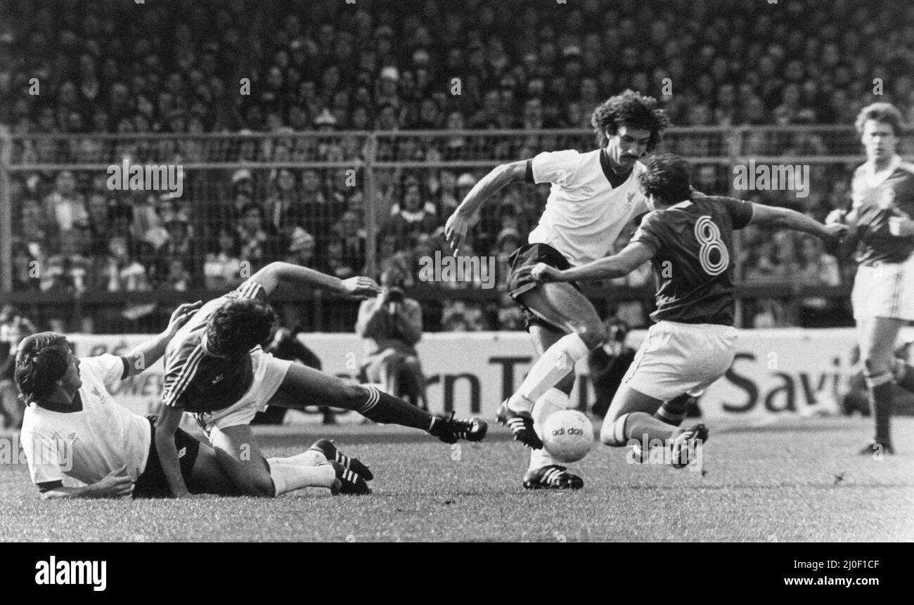 Nottingham Forest 1-0 Liverpool, Liga-Spiel der Division One am City Ground, Samstag, 29.. September 1979. Terry McDermott gibt John O'Hare den Slip und Jimmy Chase verwechselt sich mit Tony Woodcock. Stockfoto