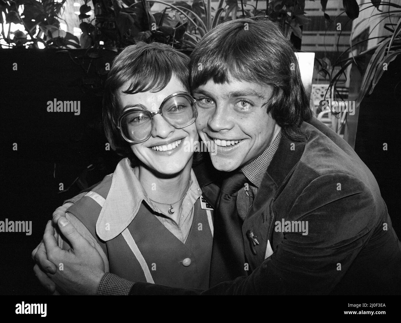 Stars des neuen Films Star Wars nehmen am 25.. Januar 1978 an der Pressekonferenz im Holiday Inn Hotel in Birmingham Teil. Miss J Bridge mit Mark Hamill, der die Figur Luke Skywalker spielt. Stockfoto