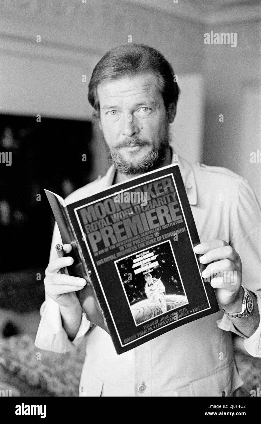 Roger Moore, der am 25.. Juni zur Weltpremiere des neuen James Bond-Films „Moonraker“ auf dem Odeon, Leicester Square, in London ist. 21.. Juni 1979. Stockfoto